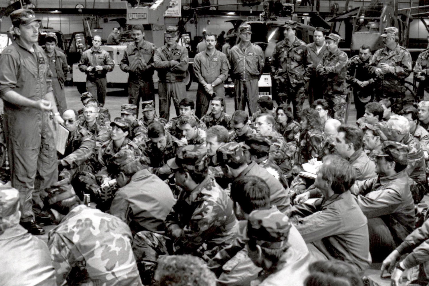 1990: Men and women in Operation Desert Shield